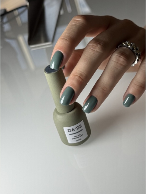 DA'23 GEL POLISH ‘SAY YES, 8 ml – lakier hybrydowy (zielony z nutą szarości)