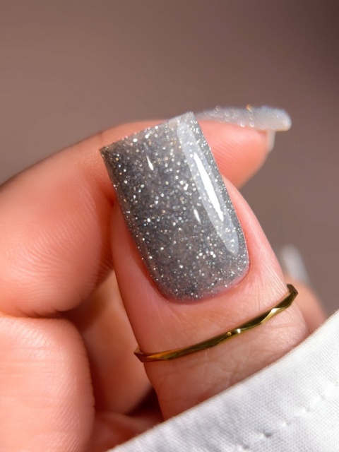BIBLIOTEKA Flash Gel Polish 03 Snow, 10 ml - jasny srebrzysty lakier hybrydowy z efektem flash