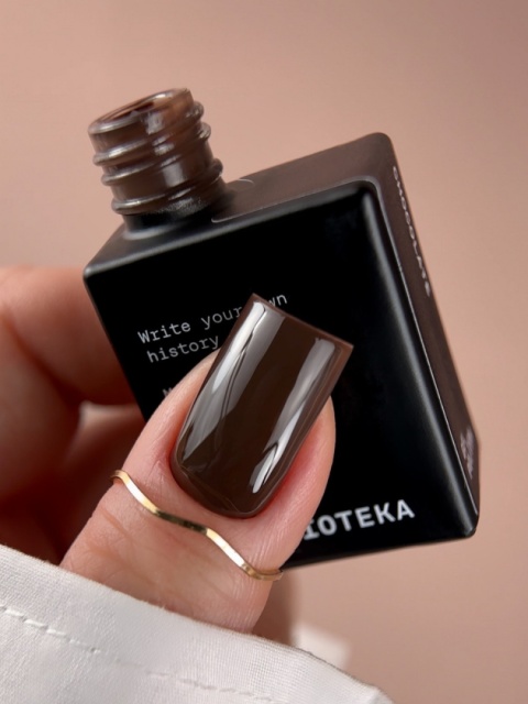 BIBLIOTEKA Gel Polish 24 Chocolate, 10 ml - lakier hybrydowy (głęboki, gorzki brąz)