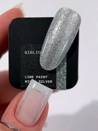 BIBLIOTEKA Line Paint Micro Silver Wipe - srebrna farbka do zdobień z drobinkami, 5 ml